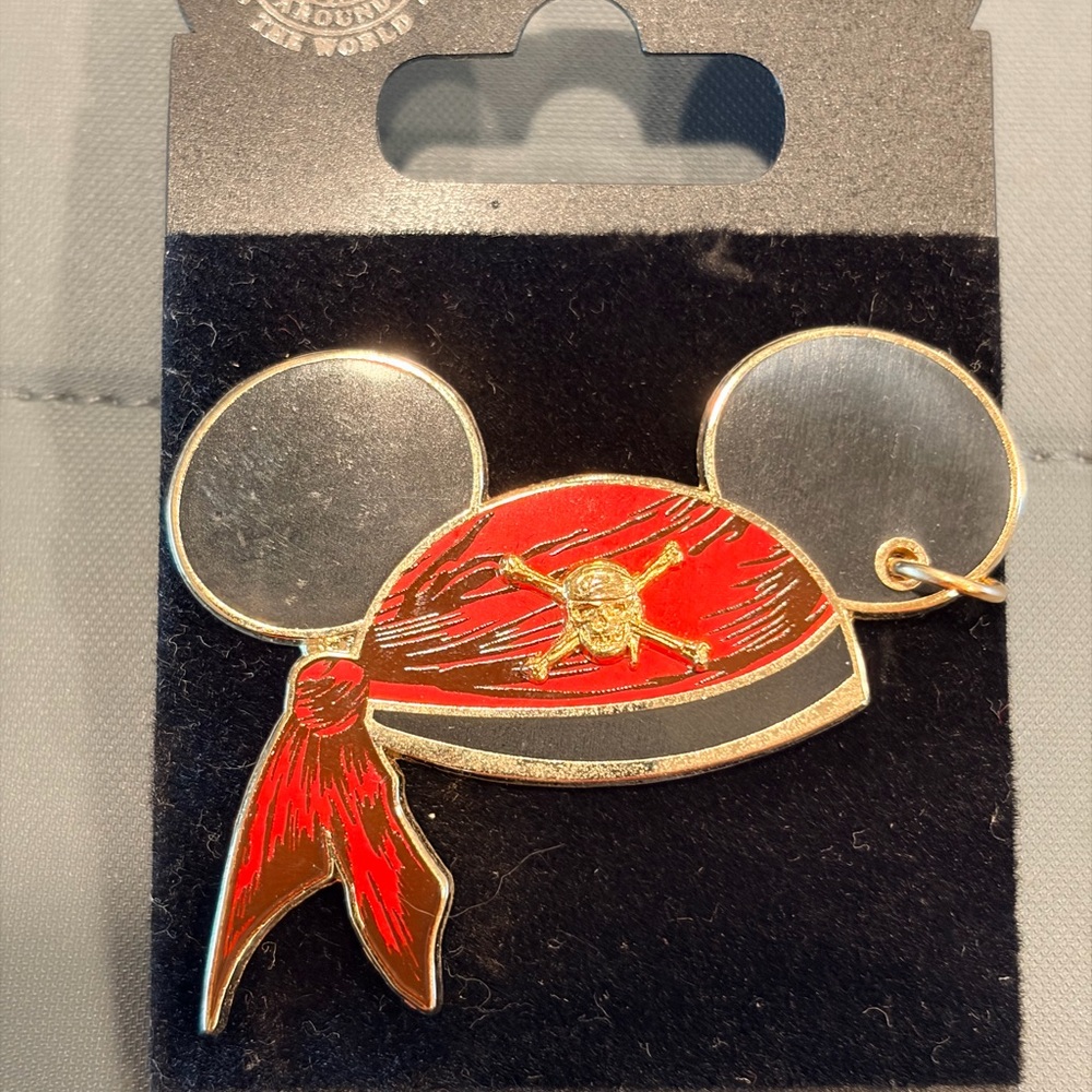 Disney Mickey Pirate Ear Hat Sash Dangke Earring Pin on Pin Skull Pin NOC